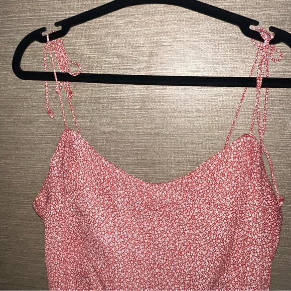 Abercrombie & Fitch Red Pattern Tie-Strap V-Neck Cami
Size large - Picture 5 of 7